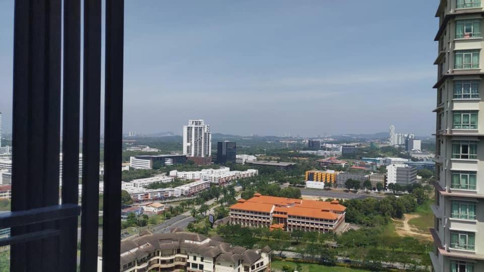 Cozy Studio Unit,Cyberjaya,Wifi, Netflix,Free Parking Apartment Exterior photo